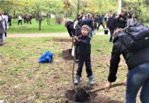 Одесситы вышли на акцию озеленения города
