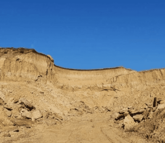 Как добыча песка привела к оползню в Одесской области