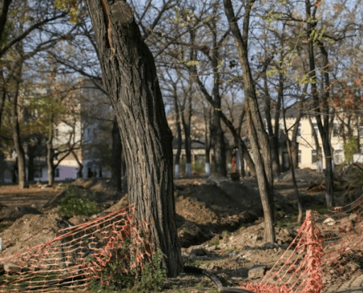 Ремонт сквера “Регенсбург” под угрозой срыва