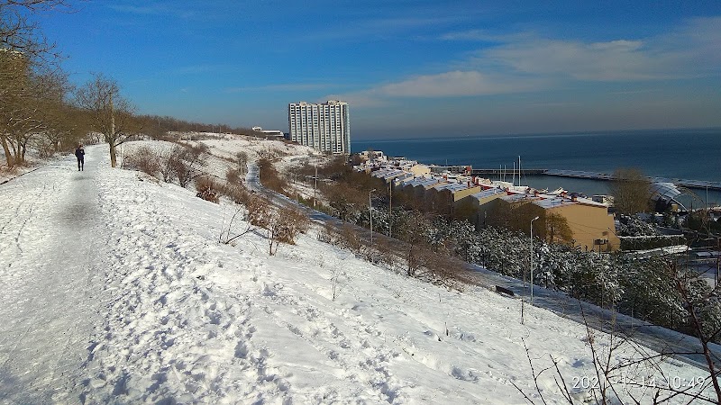 Парк Юнисть